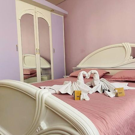 Lavender Luxury Apartment Орадя Экстерьер фото