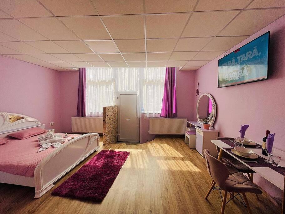 Lavender Luxury Apartment Орадя Экстерьер фото